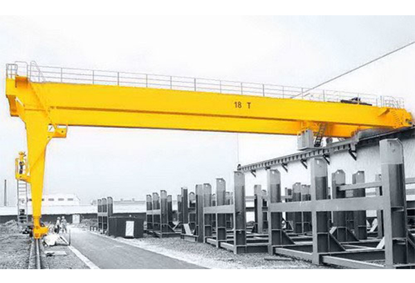 歐標半門式起重機